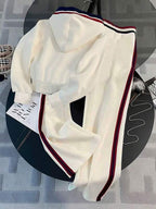 Conjunto Esportivo Com Zíper E Detalhes Contrastantes