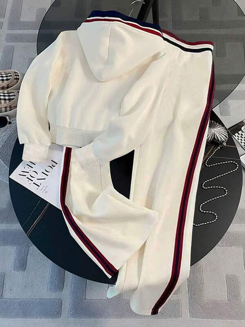 Conjunto Esportivo Com Zíper E Detalhes Contrastantes