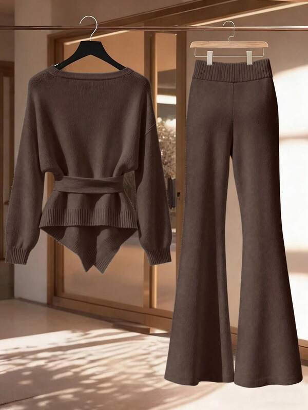 Conjunto Tricô Transpassado Com Calça Flare E Cinto Decorativo