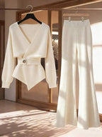 Conjunto Tricô Transpassado Com Calça Flare E Cinto Decorativo