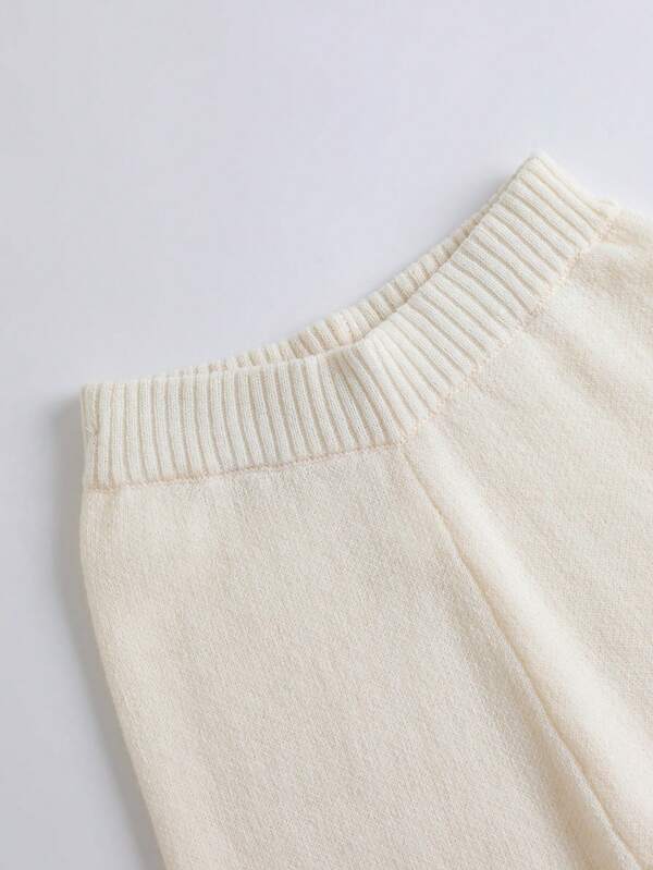 Conjunto Tricô Transpassado Com Calça Flare E Cinto Decorativo