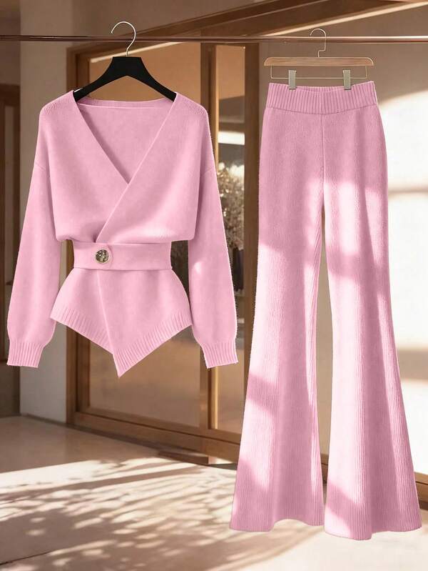 Conjunto Tricô Transpassado Com Calça Flare E Cinto Decorativo