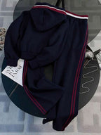 Conjunto Esportivo Com Zíper E Detalhes Contrastantes