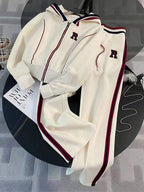 Conjunto Esportivo Com Zíper E Detalhes Contrastantes